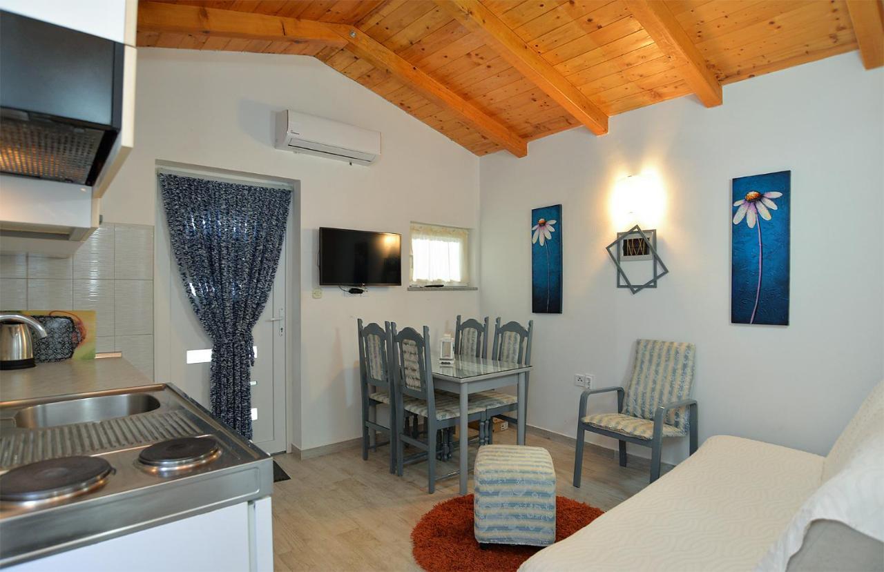 Apartments Jadranka 1279 Pomer Exterior foto